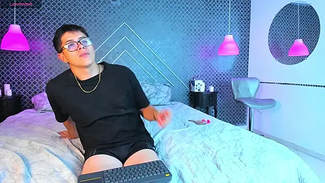 Snapshot of Evie_demn chatting on 02.20.26 Evie demn online show from 02.20.26