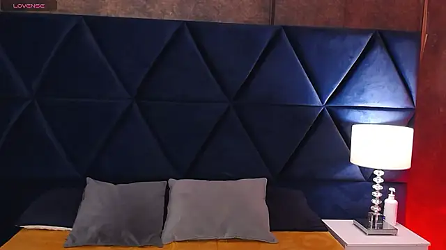 Logan Woods online show from 03.11.26