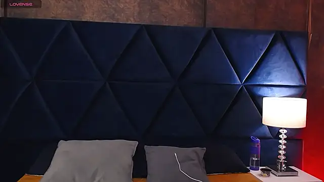 Logan Woods online show from 03.12.26