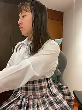 Snapshot of Sweet_t3Em chatting on 05.17.26 Sweet t3Em online show from 05.17.26