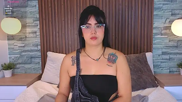 Snapshot of vicky_grey chatting on 02.18.26 vicky grey online show from 02.18.26