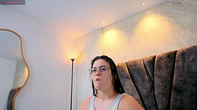 zoe hugeboobs online show from 02.10.26