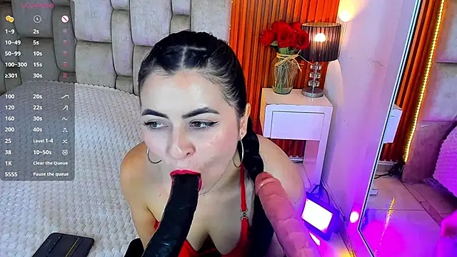 whitney white  online show from 08.05.26