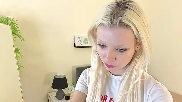 Naomi Demio online show from 02.06.26