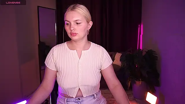 AmeliaWeells online show from 04.25.26