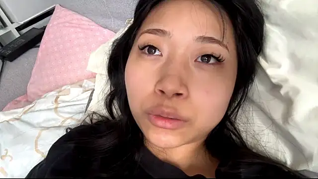 SweetMiaXO online show from 04.28.26