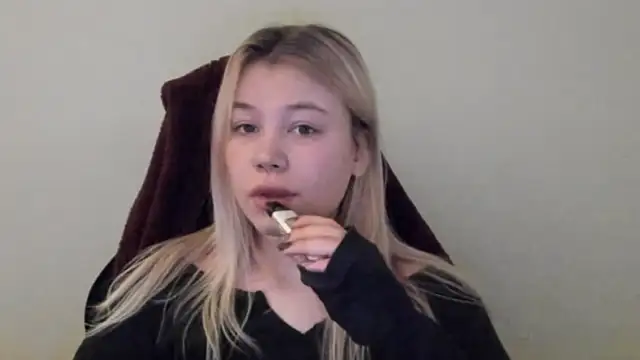 Lulu Di online show from 02.12.26