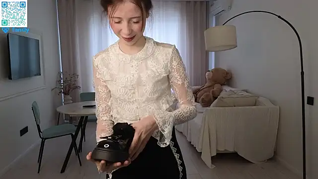 delorathecookiee online show from 03.17.26