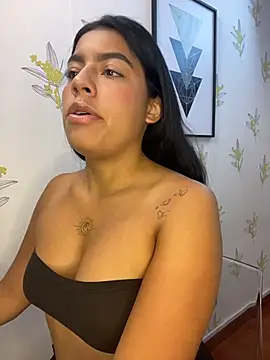 Laia white online show from 04.23.26