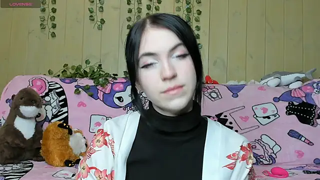reze daisies online show from 04.22.26