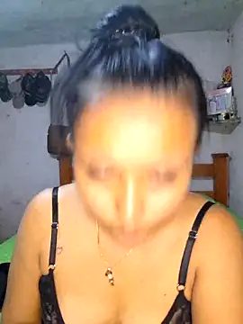 Daniela Cruz  online show from 03.15.26