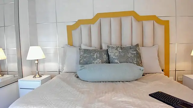 Crystal Rose   online show from 02.08.26