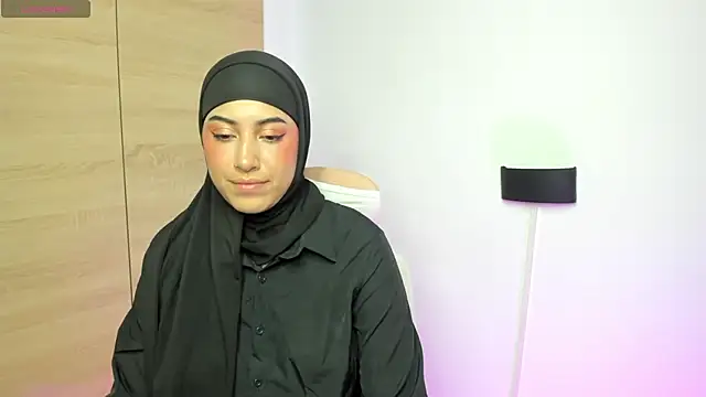 Snapshot of LAY_LA_ chatting on 02.25.26 LAY LA online show from 02.25.26