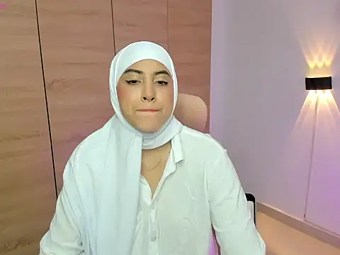 Snapshot of LAY_LA_ chatting on 03.19.26 LAY LA online show from 03.19.26