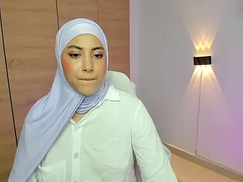 Snapshot of LAY_LA_ chatting on 03.20.26 LAY LA online show from 03.20.26