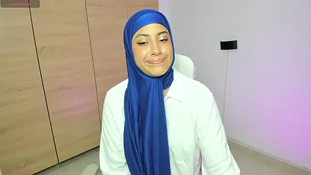 Snapshot of LAY_LA_ chatting on 03.24.26 LAY LA online show from 03.24.26