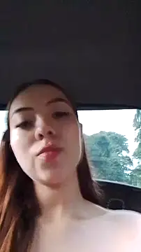 Snapshot of lizzyrossie chatting on 06.18.26 lizzyrossie online show from 06.18.26