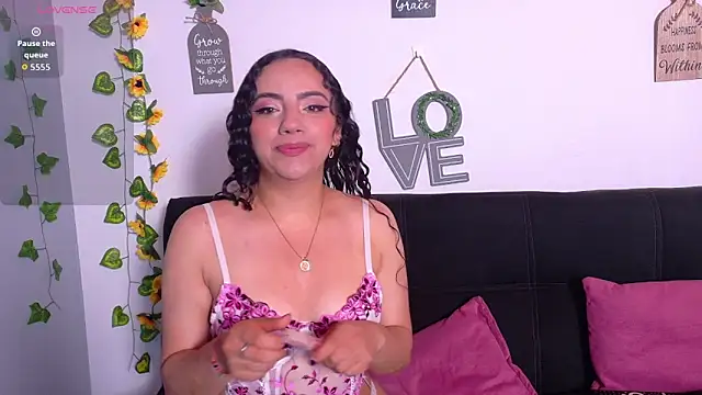 emiily curly online show from 04.23.26