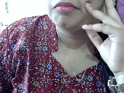 Snapshot of Cute_Aliyaa chatting on 05.06.26 Cute Aliyaa online show from 05.06.26