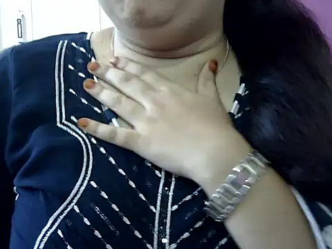 Snapshot of Cute_Aliyaa chatting on 05.08.26 Cute Aliyaa online show from 05.08.26