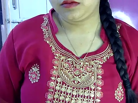 Snapshot of Cute_Aliyaa chatting on 05.23.26 Cute Aliyaa online show from 05.23.26
