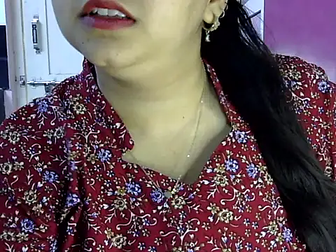 Snapshot of Cute_Aliyaa chatting on 05.25.26 Cute Aliyaa online show from 05.25.26