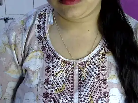 Snapshot of Cute_Aliyaa chatting on 06.18.26 Cute Aliyaa online show from 06.18.26
