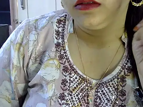 Snapshot of Cute_Aliyaa chatting on 06.21.26 Cute Aliyaa online show from 06.21.26