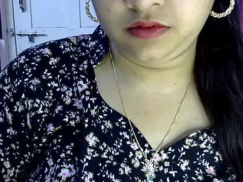 Snapshot of Cute_Aliyaa chatting on 06.23.26 Cute Aliyaa online show from 06.23.26