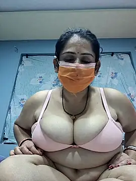 Snapshot of diyam4002 chatting on 02.17.26 diyam4002 online show from 02.17.26