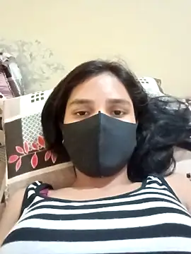 Snapshot of Mahira-- chatting on 03.09.26 Mahira-- online show from 03.09.26