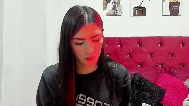 Isabella Moon9 online show from 02.10.26