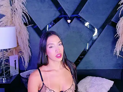 KylieWhitee online show from 02.06.26