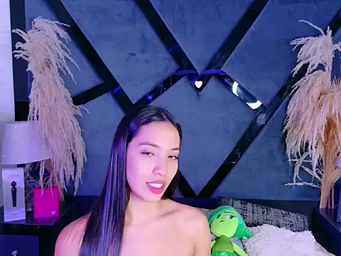 KylieWhitee online show from 05.09.26