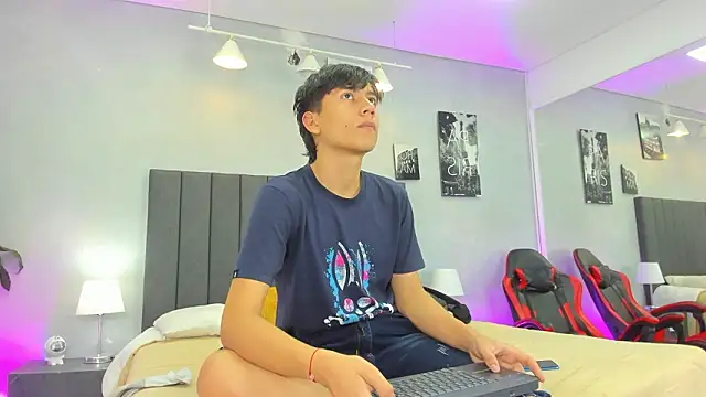 Raphael Nyon online show from 03.17.26