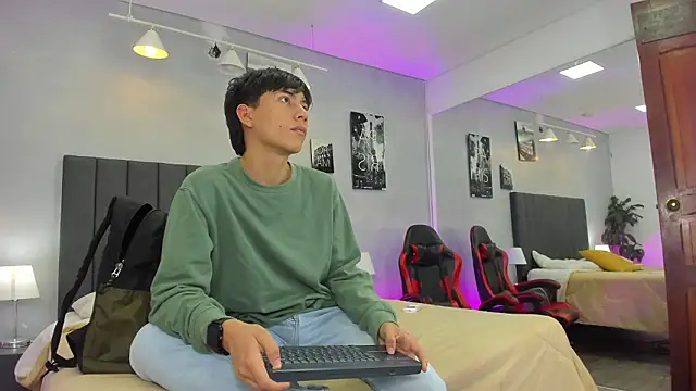 Raphael Nyon online show from 03.18.26