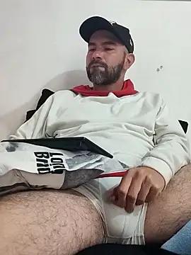 Snapshot of hairyandbigmann chatting on 03.12.26 hairyandbigmann online show from 03.12.26