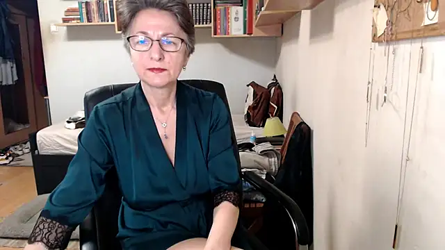 katemodel online show from 09.28.25