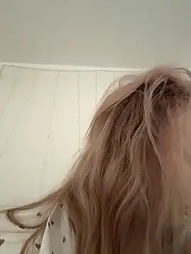 MollyHilton online show from 04.20.26