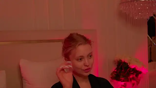 MollyHilton online show from 04.30.26