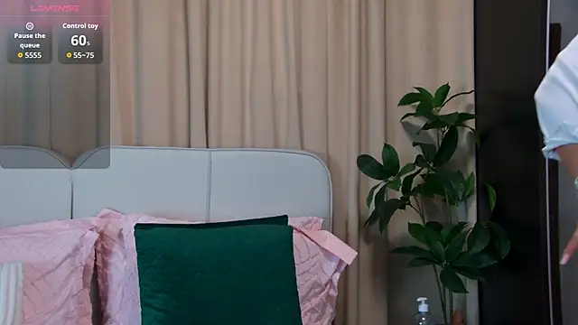 Snapshot of GinaMencee chatting on 05.28.26 GinaMencee online show from 05.28.26