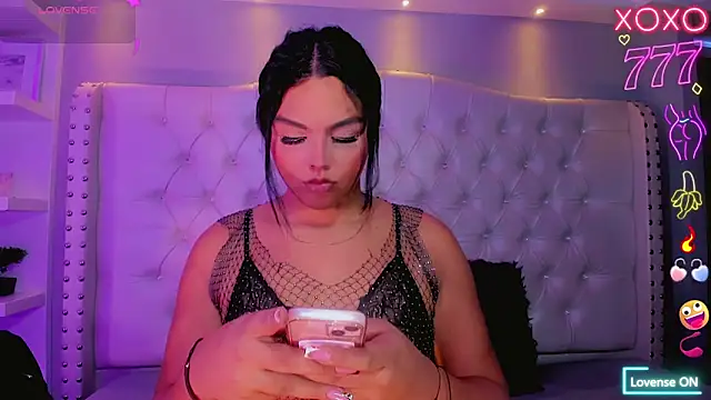 Snapshot of Maia_Hotts chatting on 05.17.26 Maia Hotts online show from 05.17.26