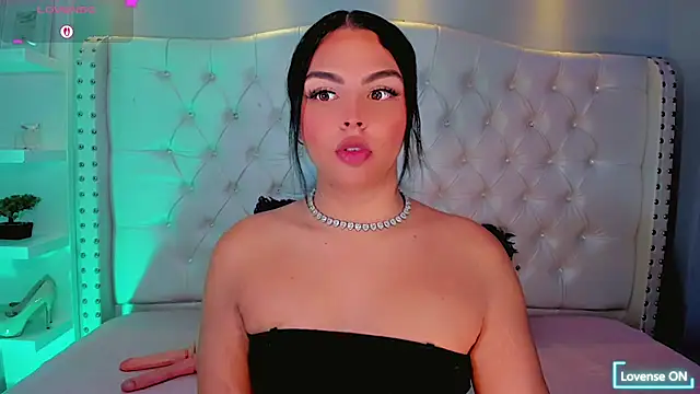 Snapshot of Maia_Hotts chatting on 05.30.26 Maia Hotts online show from 05.30.26