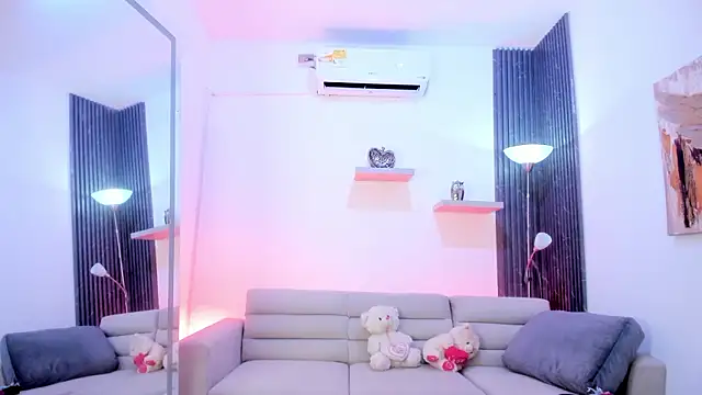 TAHIELA  online show from 03.05.26