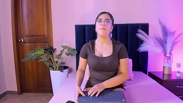 VaiaLowell online show from 03.09.26