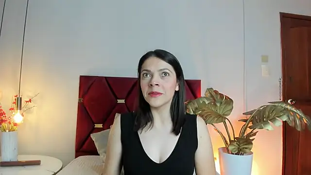 AnnaBroooks online show from 05.05.26