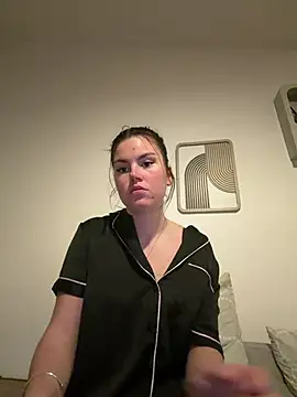 Snapshot of kiaraaaa75 chatting on 04.14.26 kiaraaaa75 online show from 04.14.26