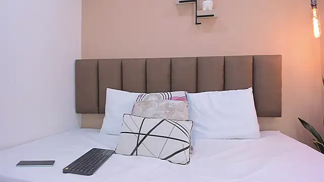 Snapshot of valeriasmith_17 chatting on 02.14.26 valeriasmith 17 online show from 02.14.26