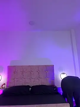 Annie bonnie  online show from 04.30.26