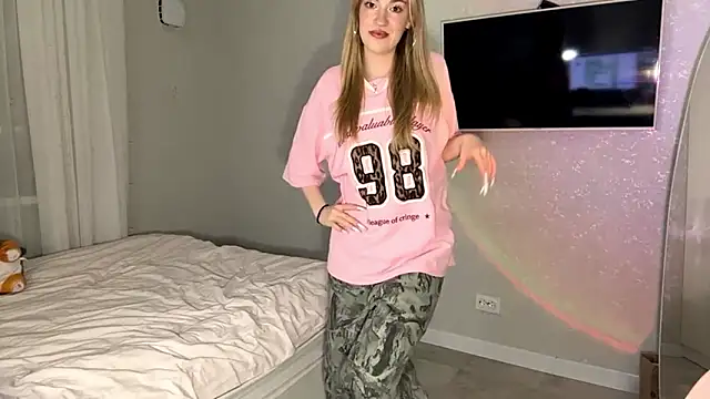 Between Eeys online show from 02.01.26